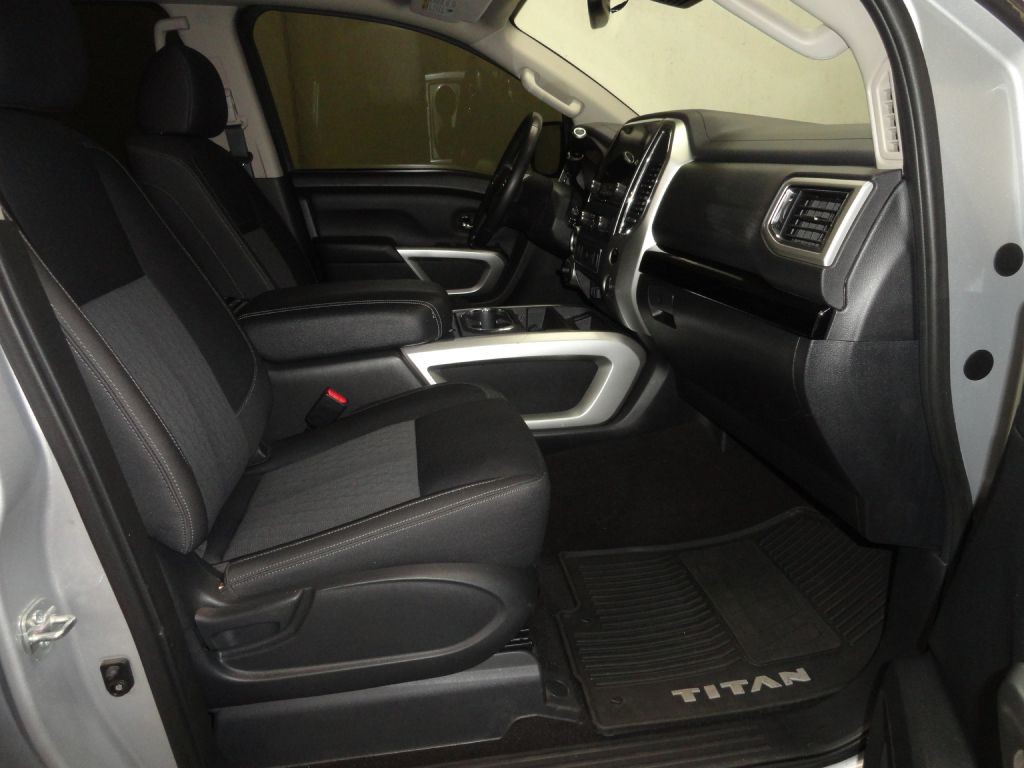 2020 Nissan Titan Image 12