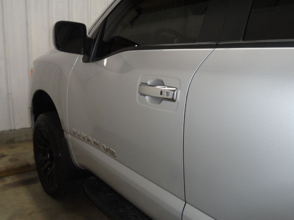 2020 Nissan Titan Image 17