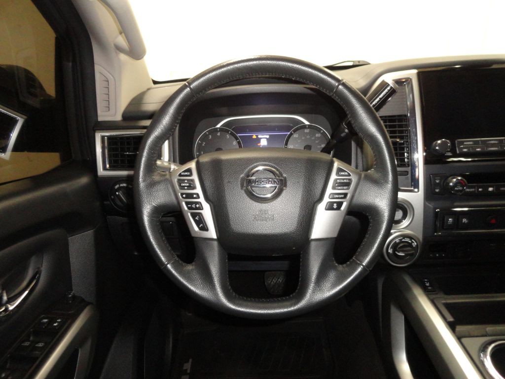 2020 Nissan Titan Image 30