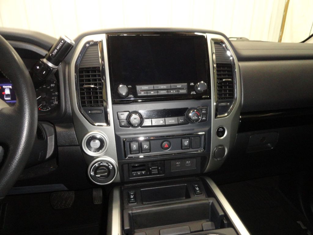 2020 Nissan Titan Image 31