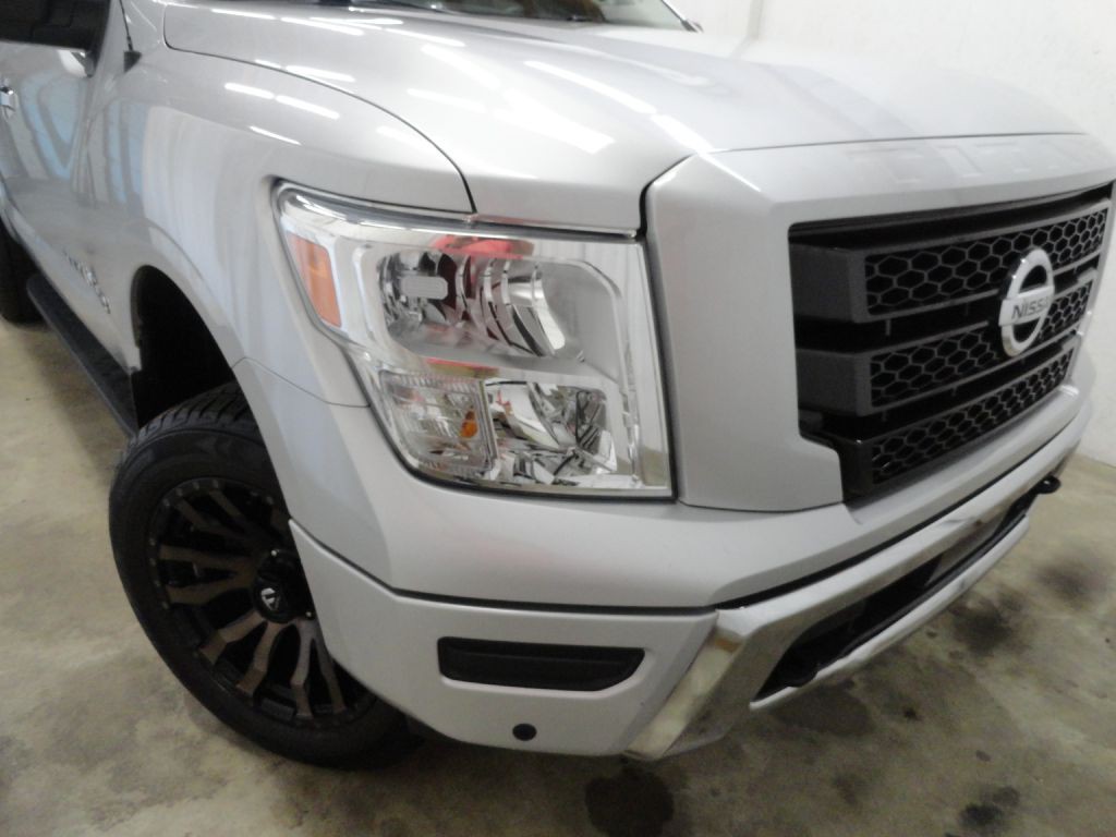2020 Nissan Titan Image 46