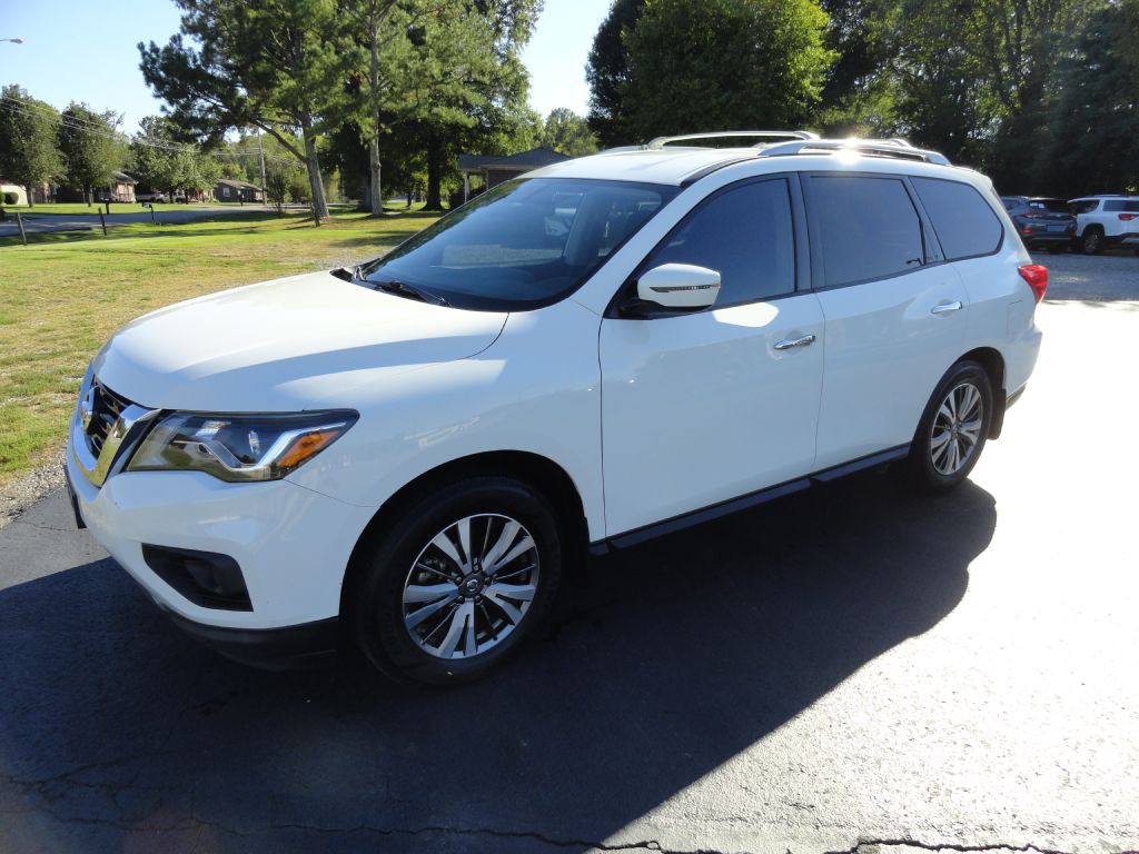 2018 Nissan Pathfinder Image 2