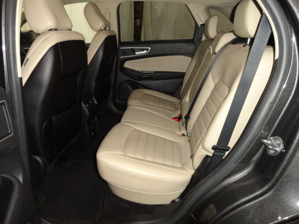 2020 Ford Edge Image 10