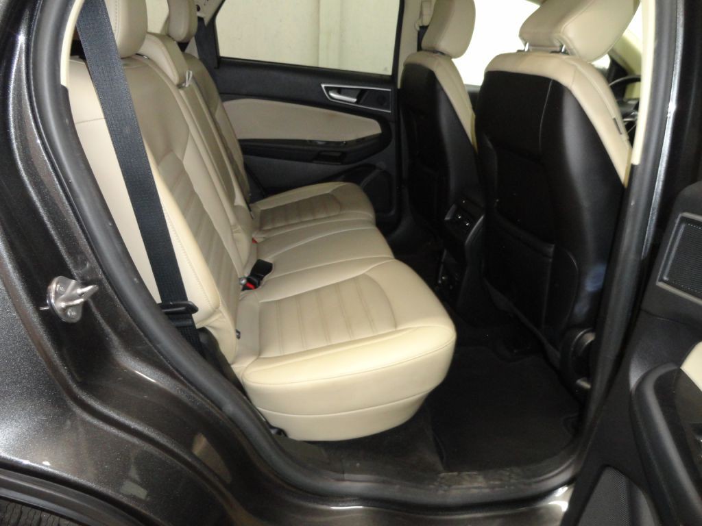 2020 Ford Edge Image 12