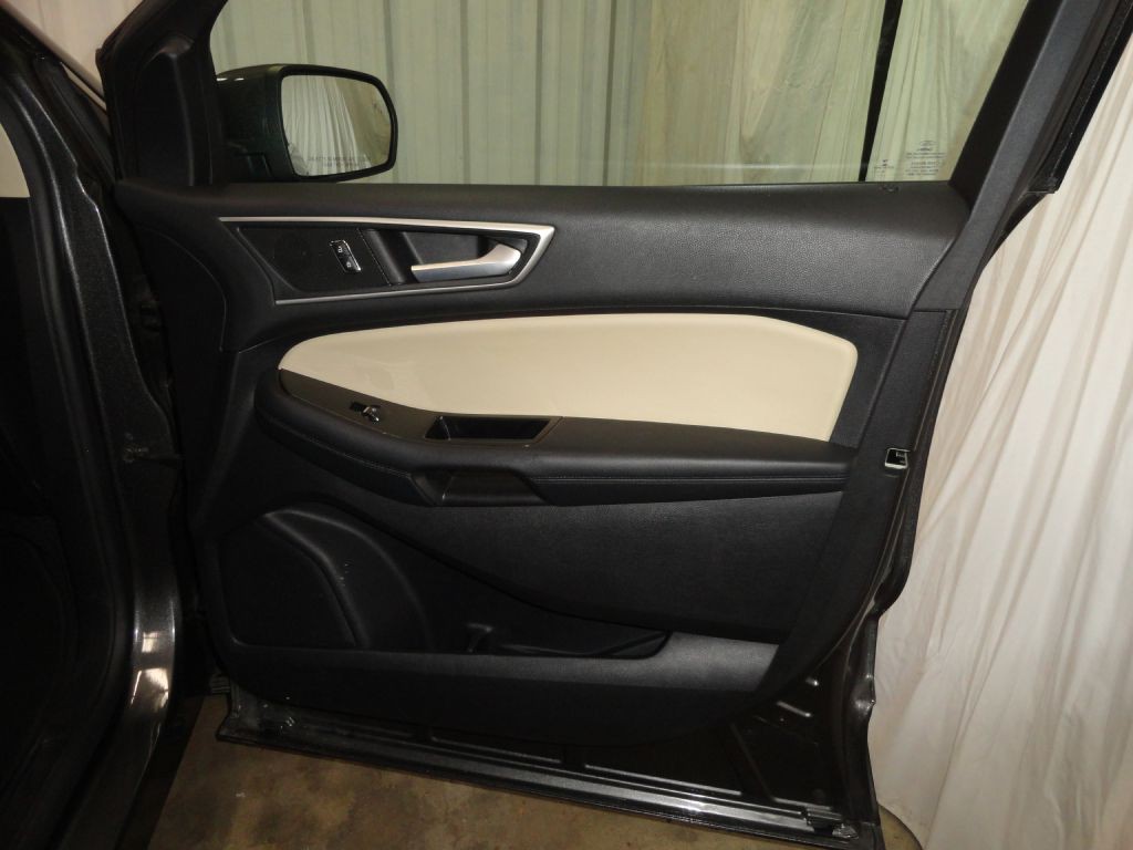 2020 Ford Edge Image 24
