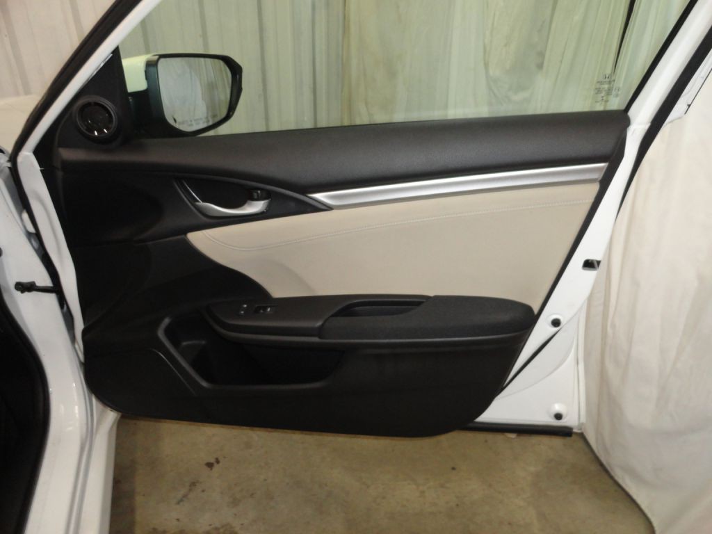 2017 Honda Civic Image 23