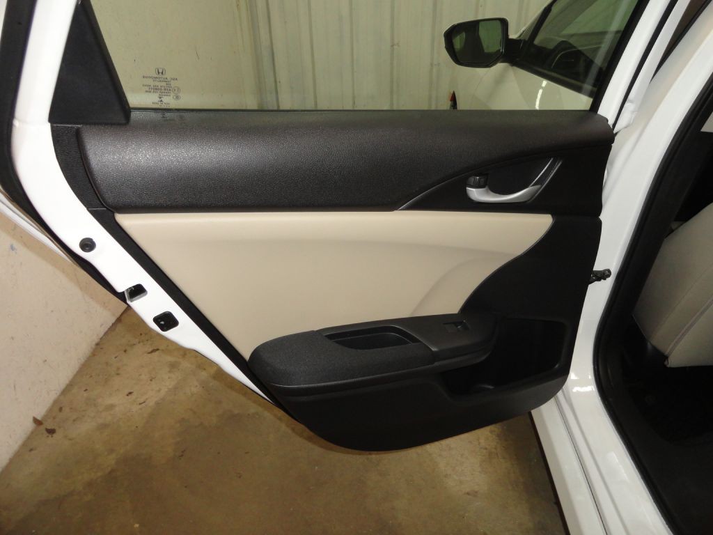 2017 Honda Civic Image 29