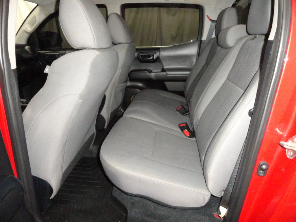 2018 Toyota Tacoma Image 10