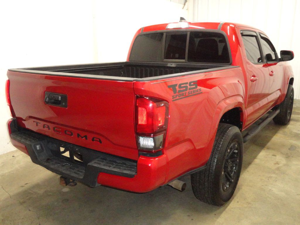 2018 Toyota Tacoma Image 13