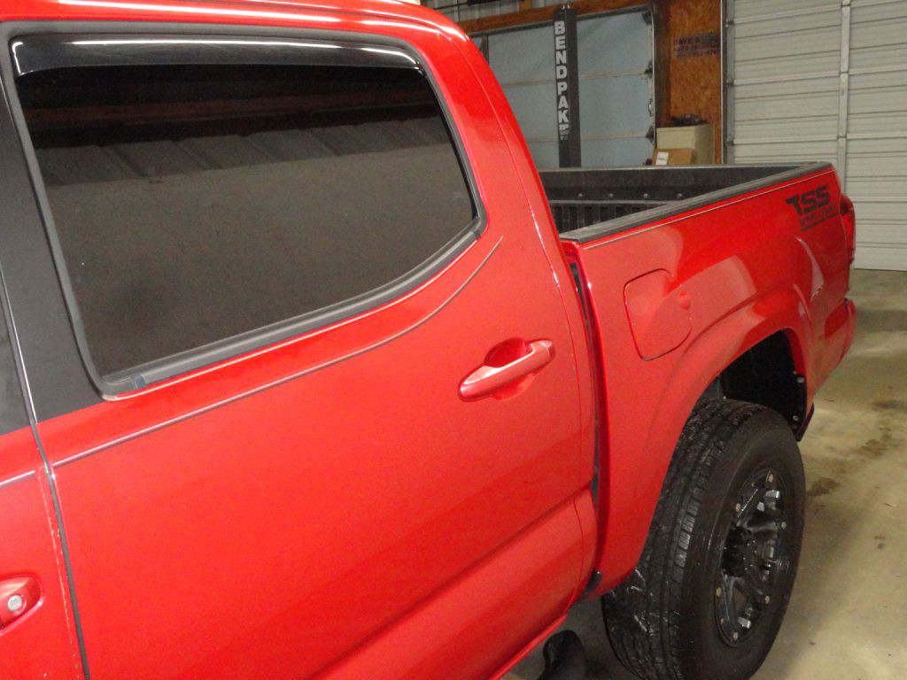 2018 Toyota Tacoma Image 16