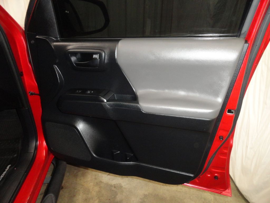 2018 Toyota Tacoma Image 23