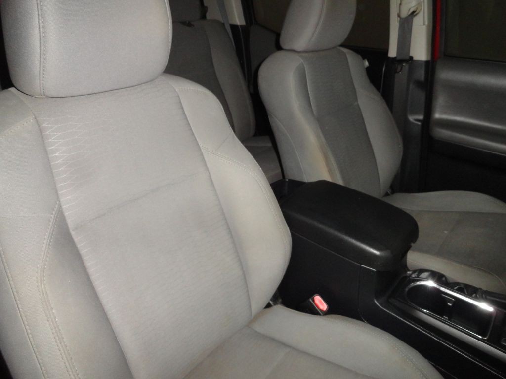 2018 Toyota Tacoma Image 24