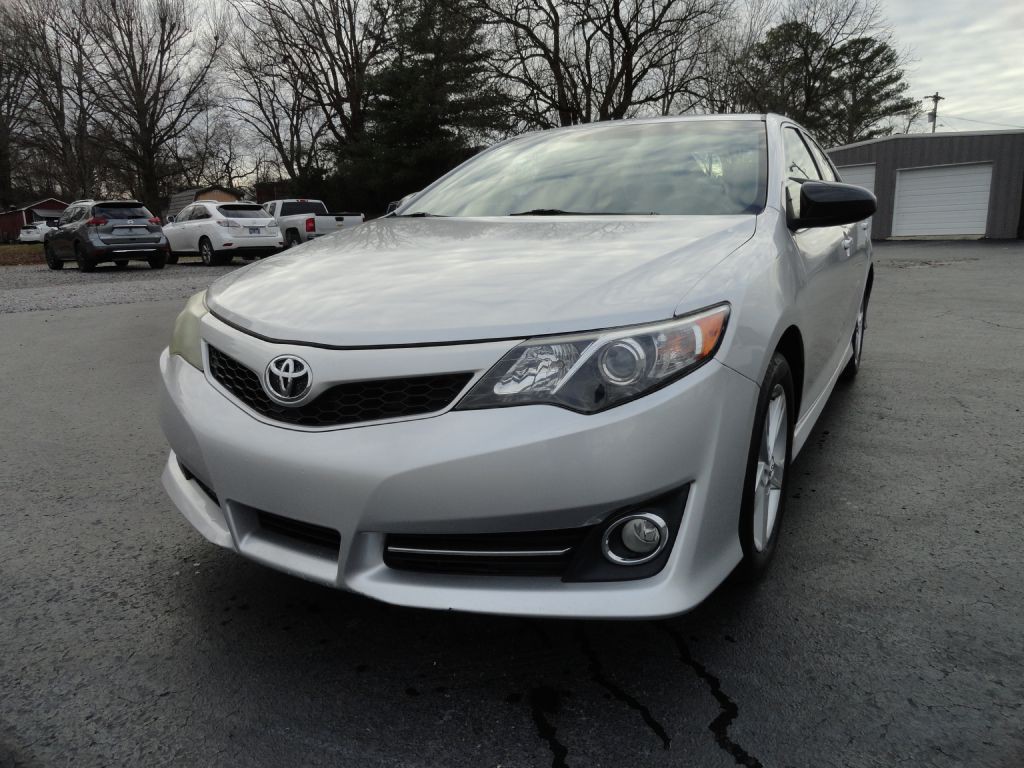 2014 Toyota Camry Image 2