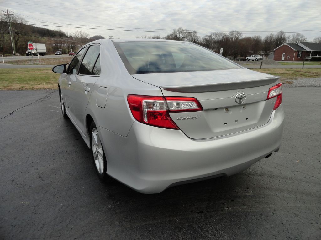2014 Toyota Camry Image 8