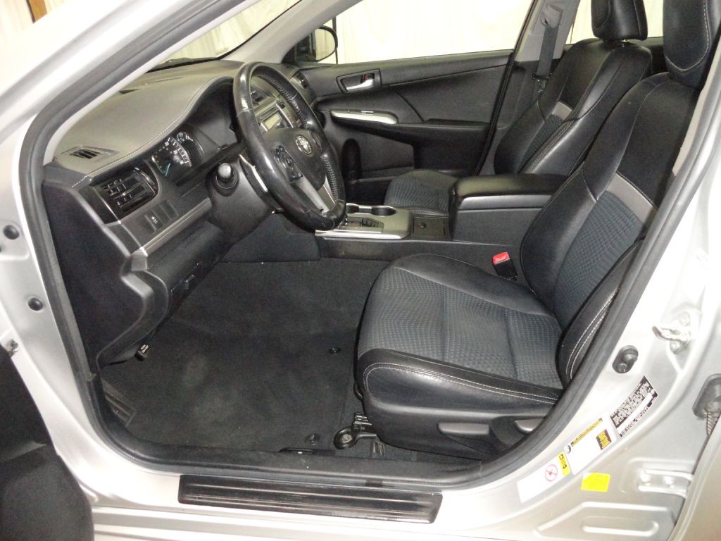 2014 Toyota Camry Image 9