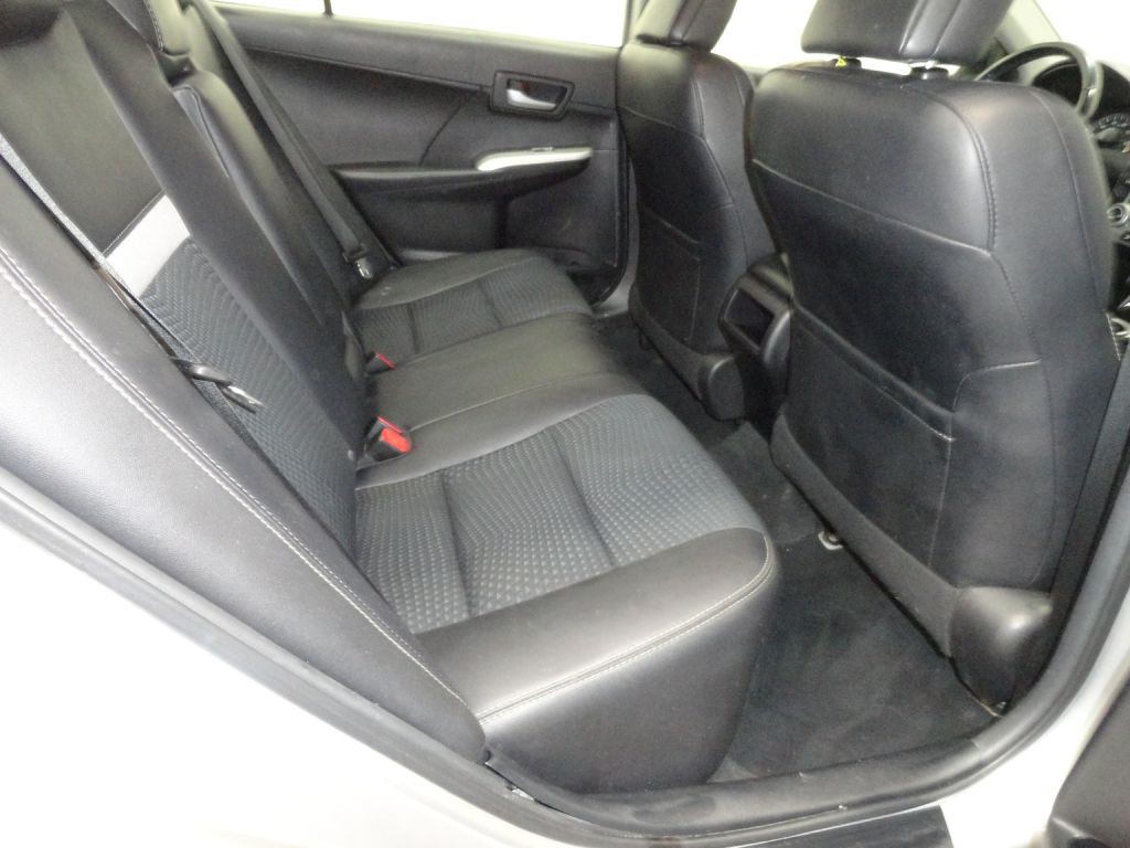 2014 Toyota Camry Image 11