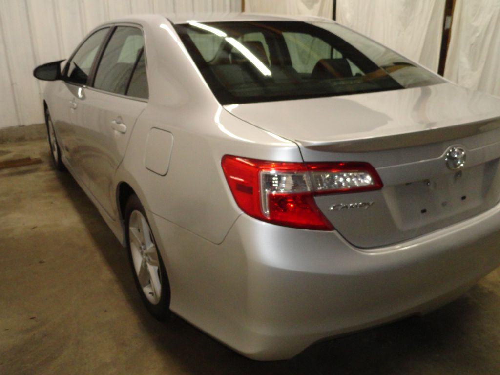 2014 Toyota Camry Image 15