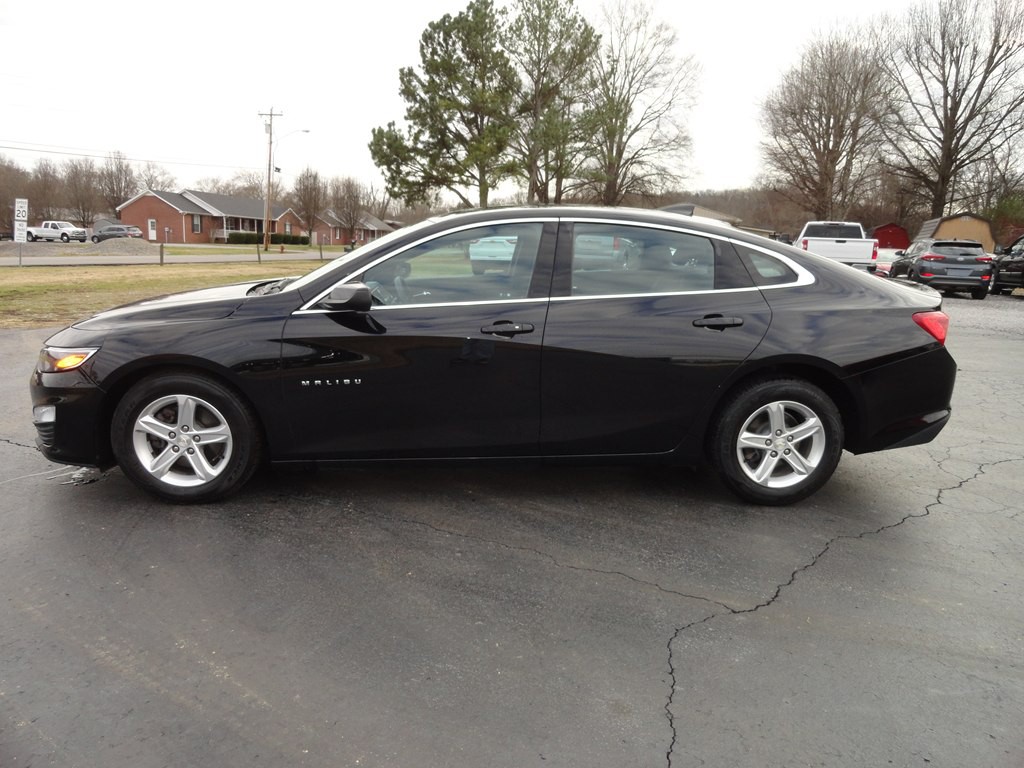 2022 Chevrolet Malibu Image 3