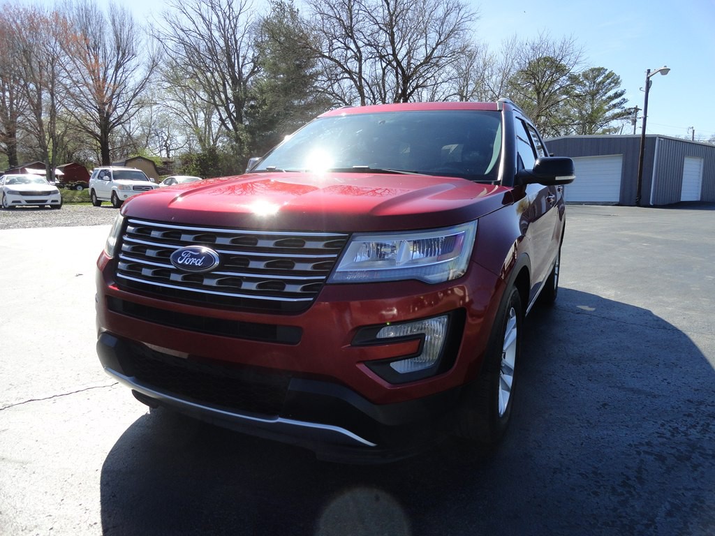 2017 Ford Explorer Image 2