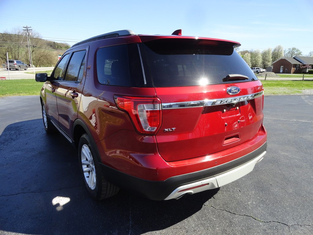 2017 Ford Explorer Image 8