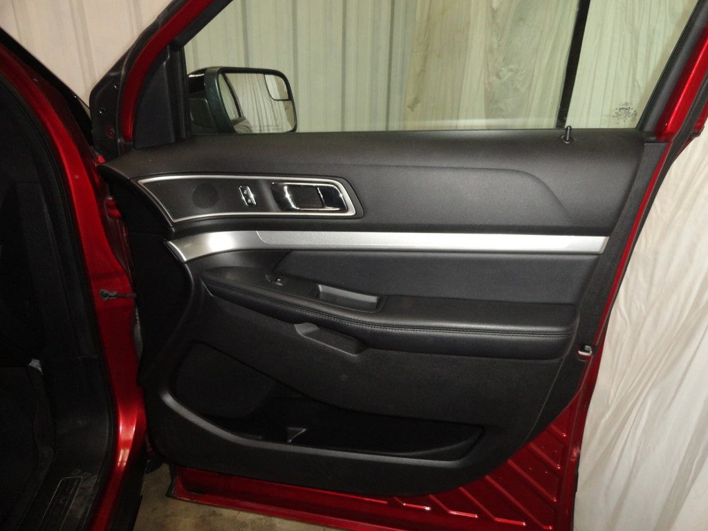 2017 Ford Explorer Image 25