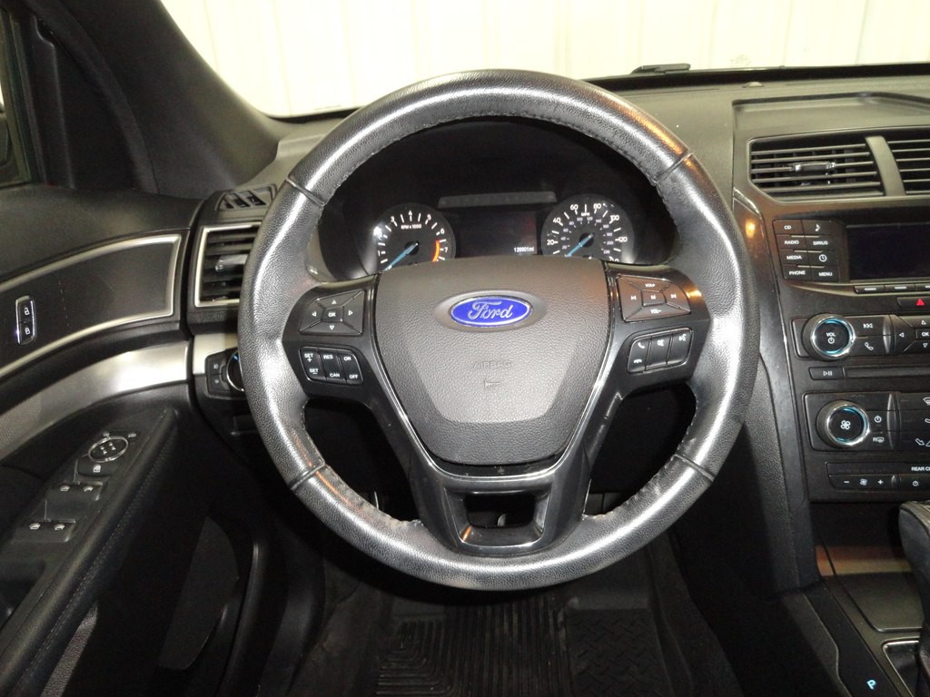 2017 Ford Explorer Image 32