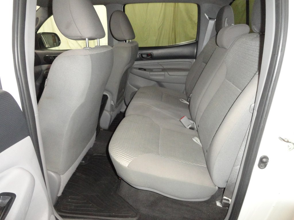 2015 Toyota Tacoma Image 10