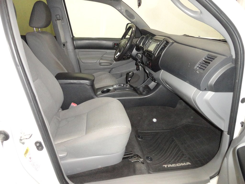 2015 Toyota Tacoma Image 12