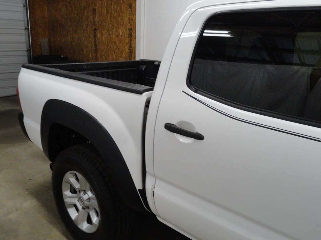 2015 Toyota Tacoma Image 14