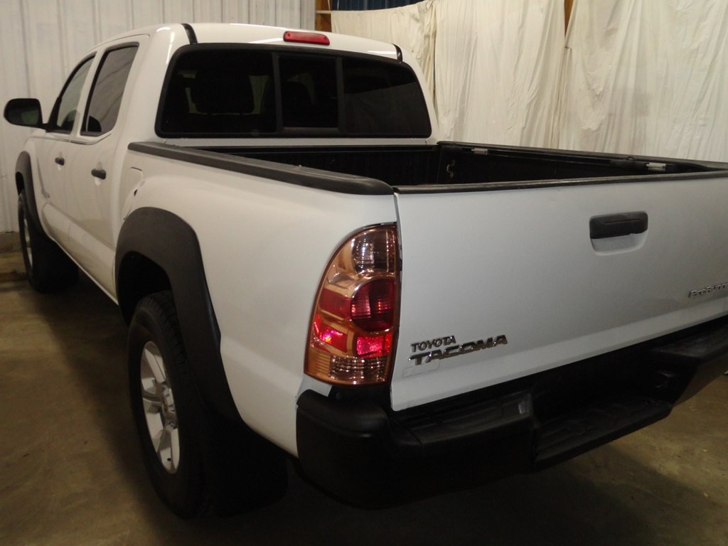 2015 Toyota Tacoma Image 15