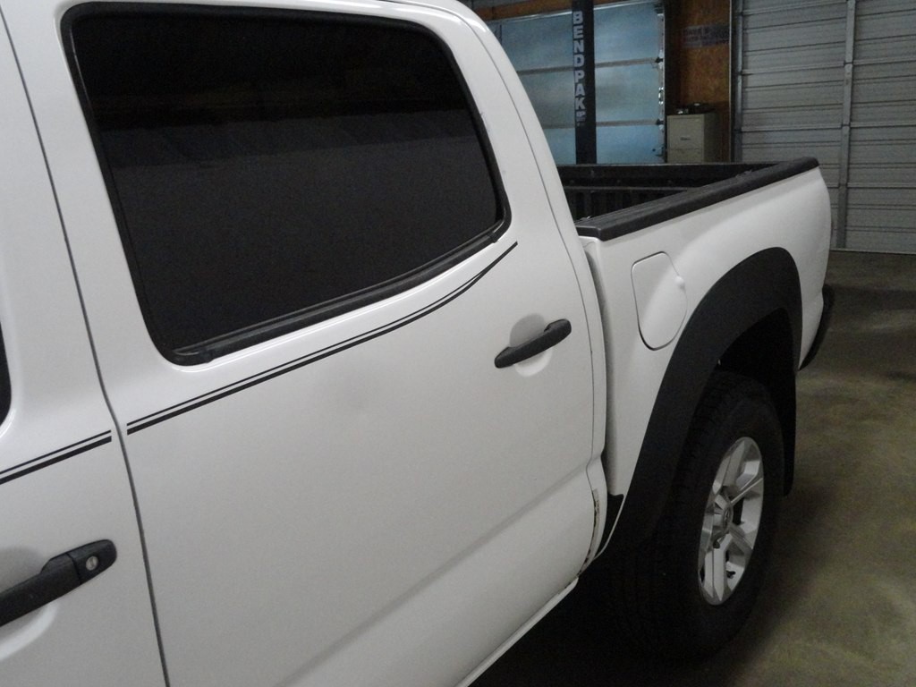 2015 Toyota Tacoma Image 16