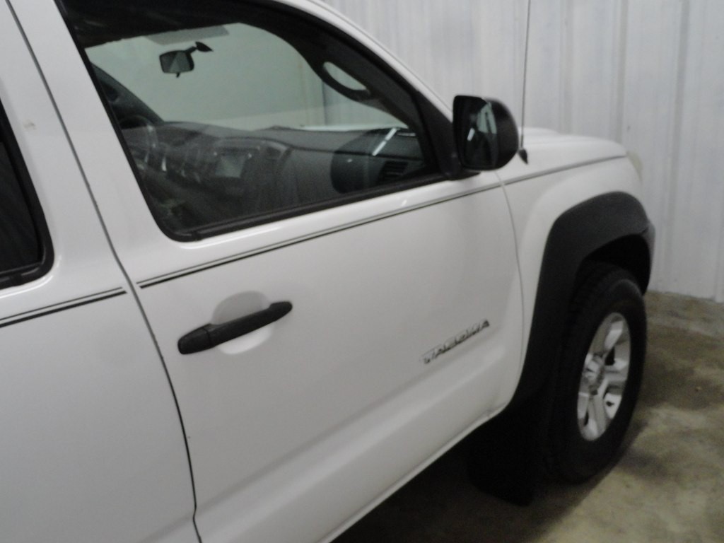 2015 Toyota Tacoma Image 20