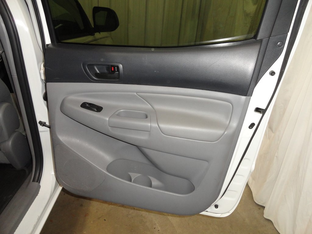 2015 Toyota Tacoma Image 21