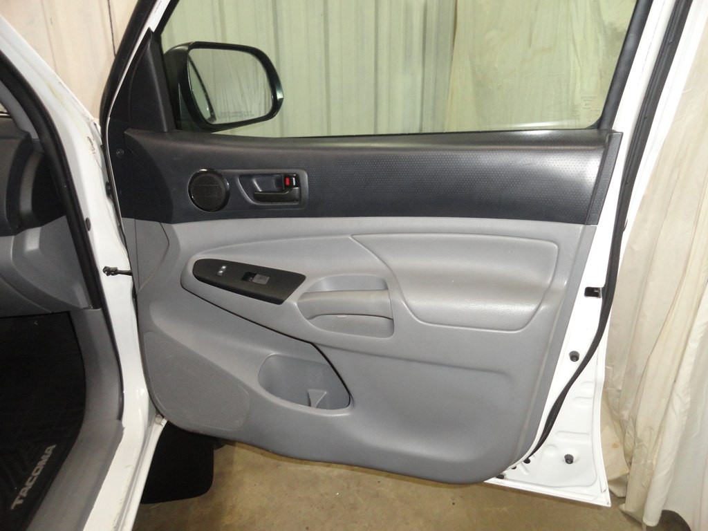 2015 Toyota Tacoma Image 23