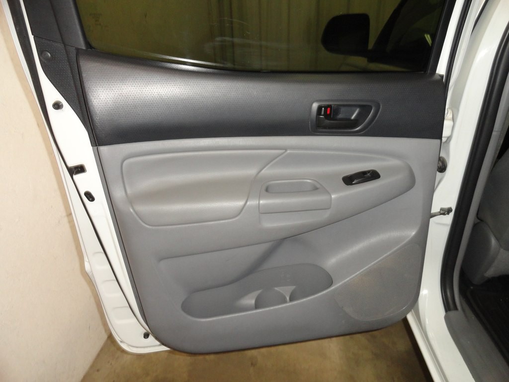 2015 Toyota Tacoma Image 29