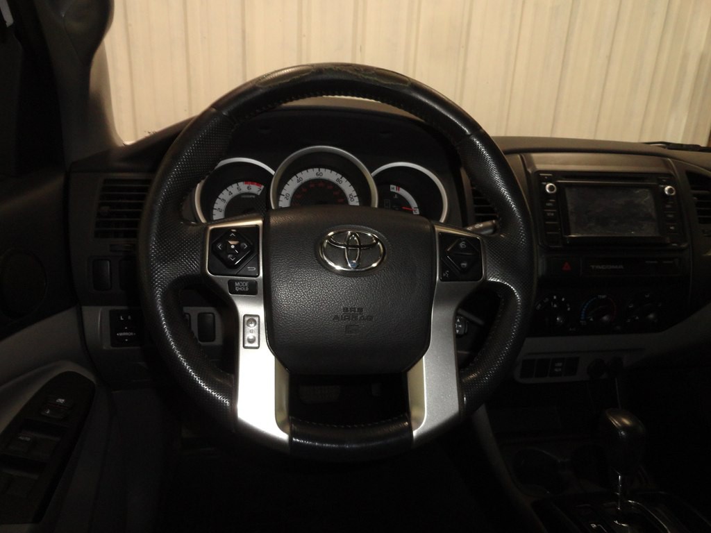 2015 Toyota Tacoma Image 30