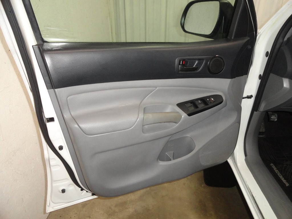 2015 Toyota Tacoma Image 32