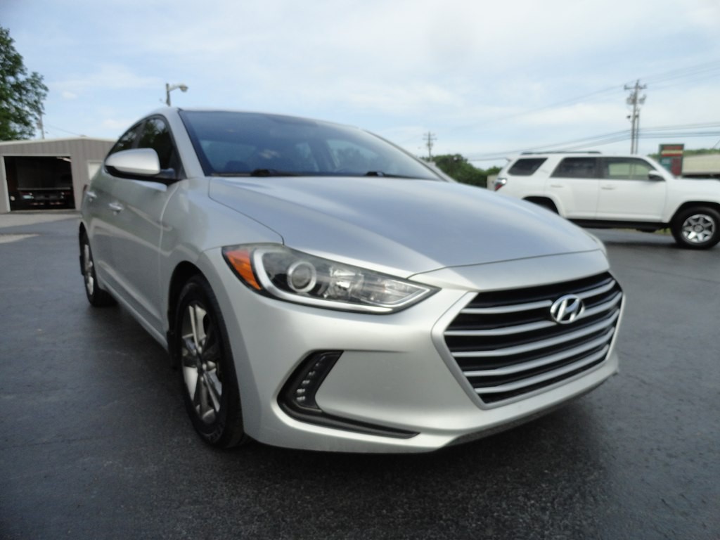 2018 Hyundai Elantra Image 1