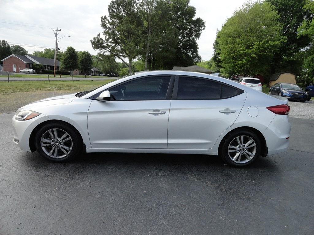 2018 Hyundai Elantra Image 3