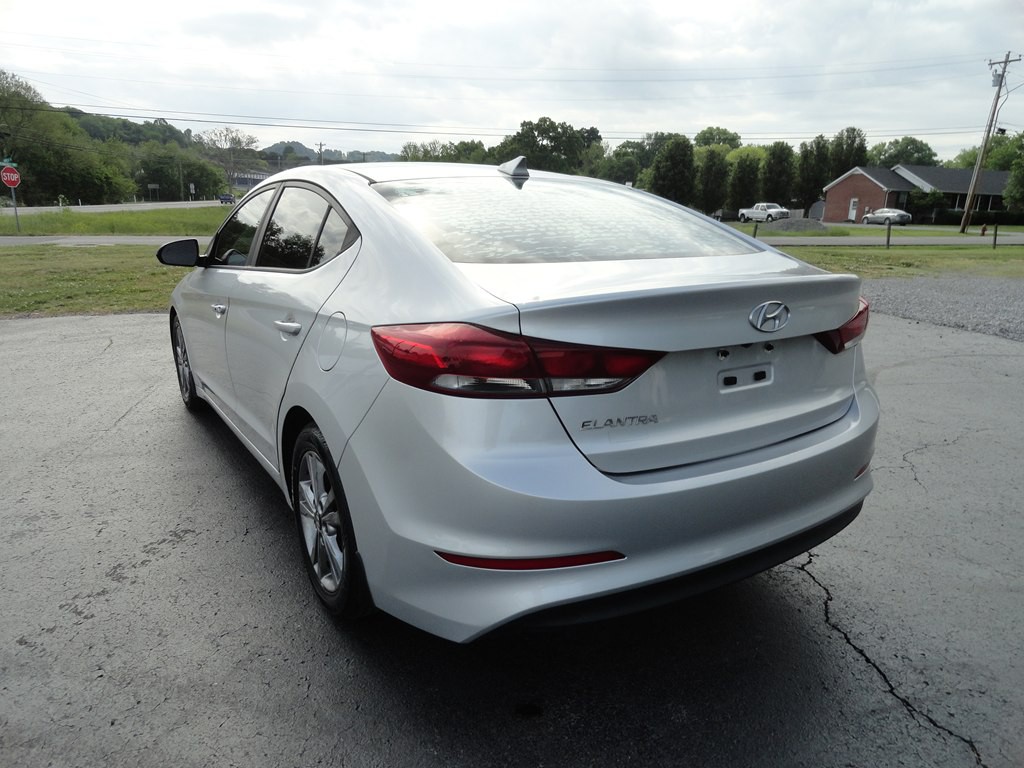 2018 Hyundai Elantra Image 8