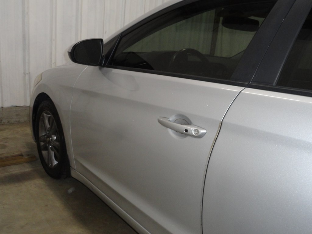 2018 Hyundai Elantra Image 17