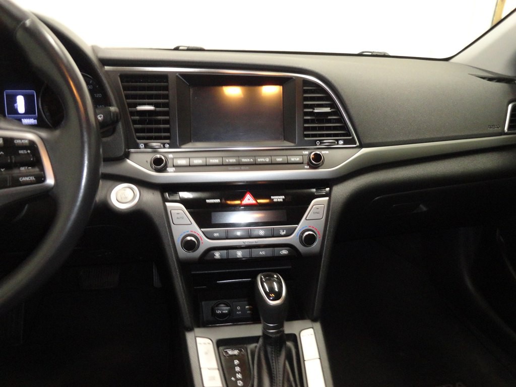 2018 Hyundai Elantra Image 32