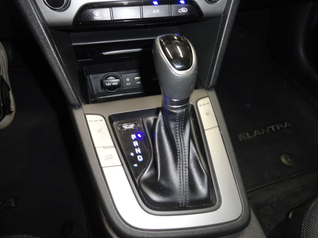 2018 Hyundai Elantra Image 38