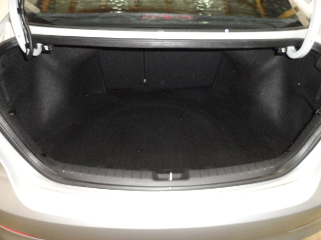 2018 Hyundai Elantra Image 39