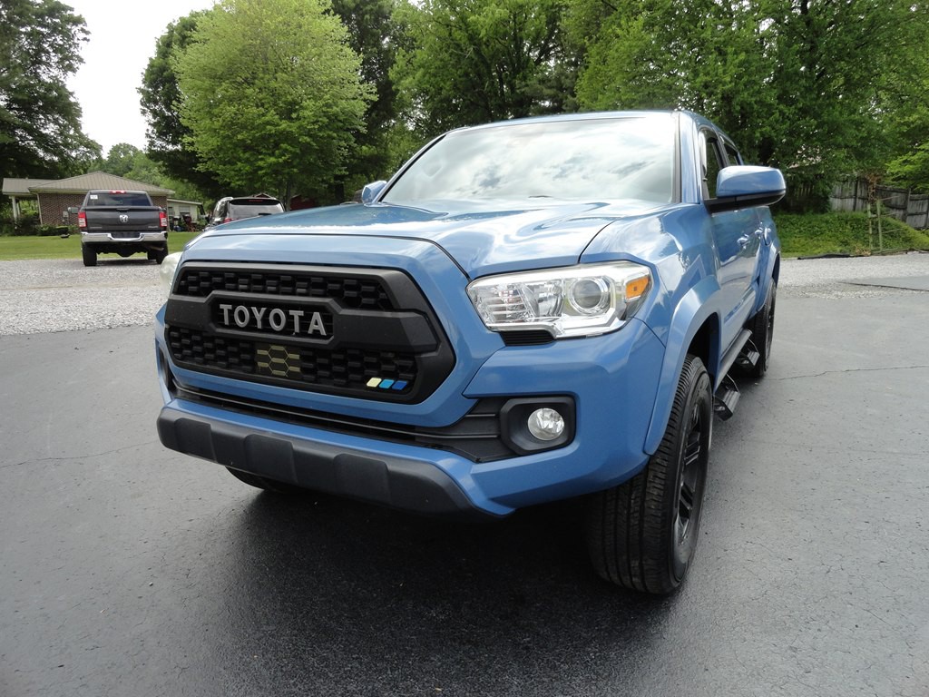 2019 Toyota Tacoma Image 2
