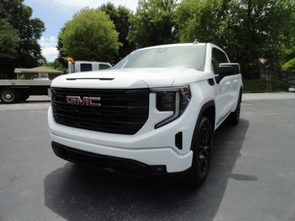 2022 GMC Sierra Image 2