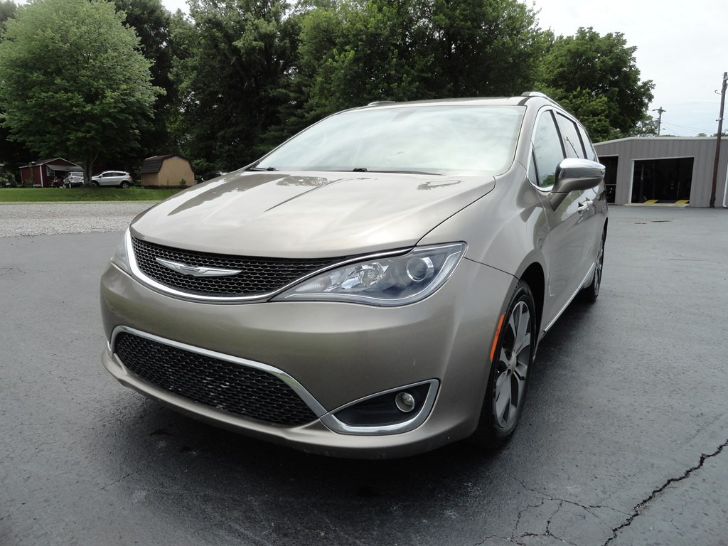 2017 Chrysler Pacifica Image 3