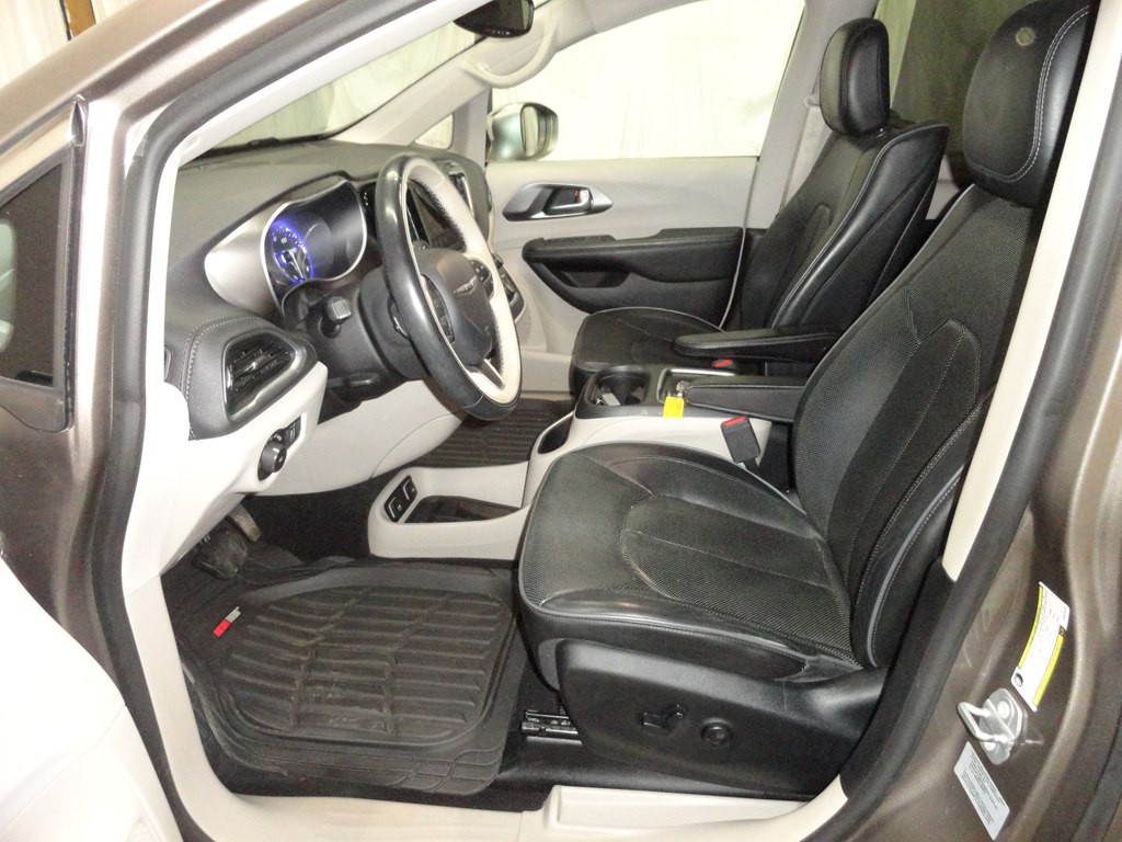 2017 Chrysler Pacifica Image 4