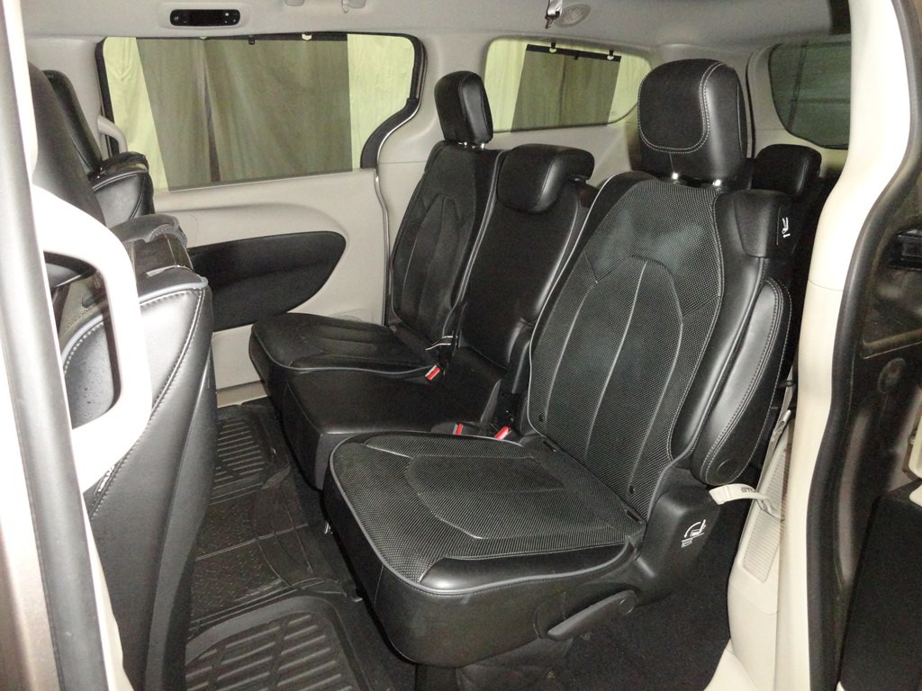 2017 Chrysler Pacifica Image 5