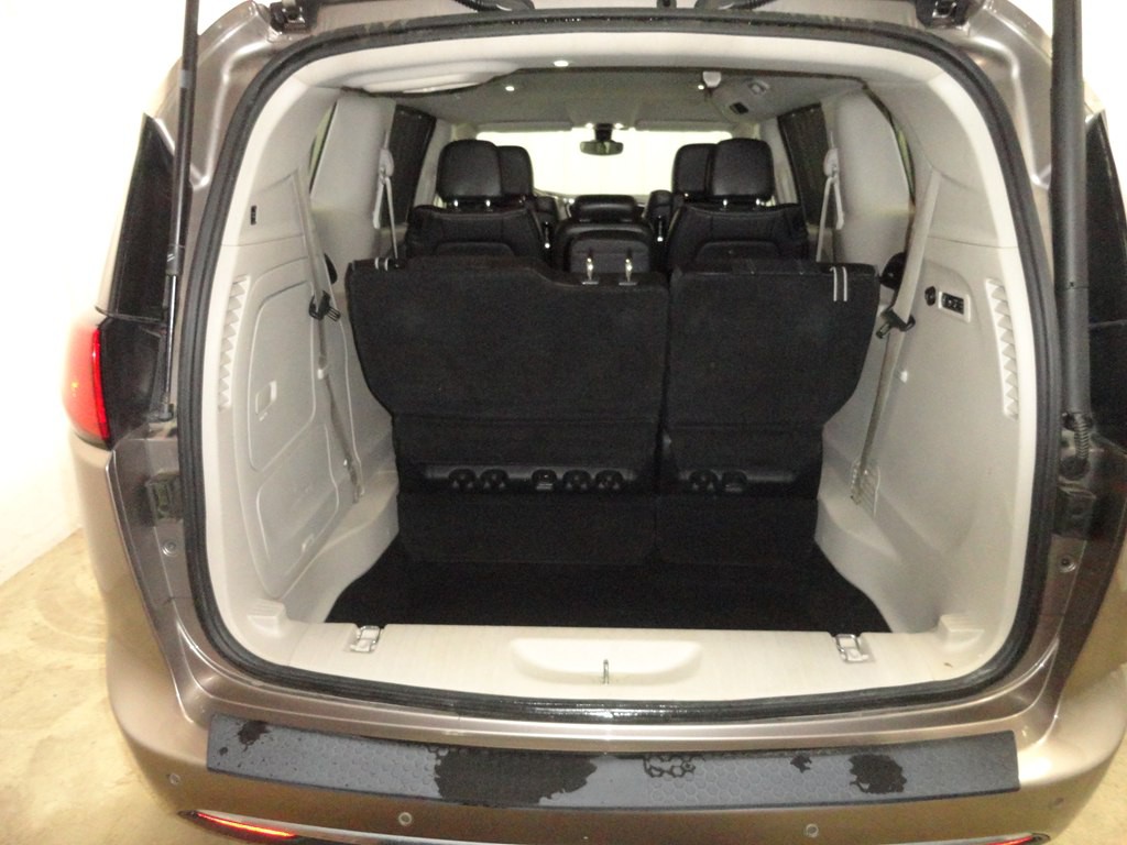 2017 Chrysler Pacifica Image 6